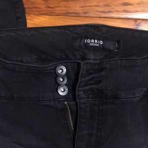 Torrid black distress cropped skinny jean